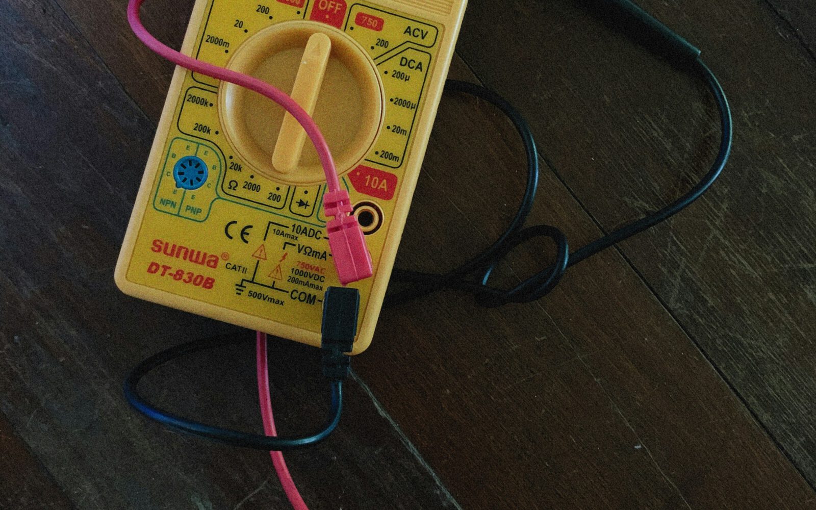 Prüftechnik und elektrische Komponenten für die Betriebsmittelprüfung